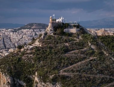 Έκτακτα μέτρα λόγω υψηλής θερμοκρασίας: «Κλείνει» ο Λυκαβηττός - Περιπολίες στον Εθνικό Κήπο